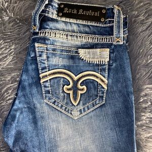 NWOT ROCK REVIVAL SIZE 27 KARLIE CAPRI